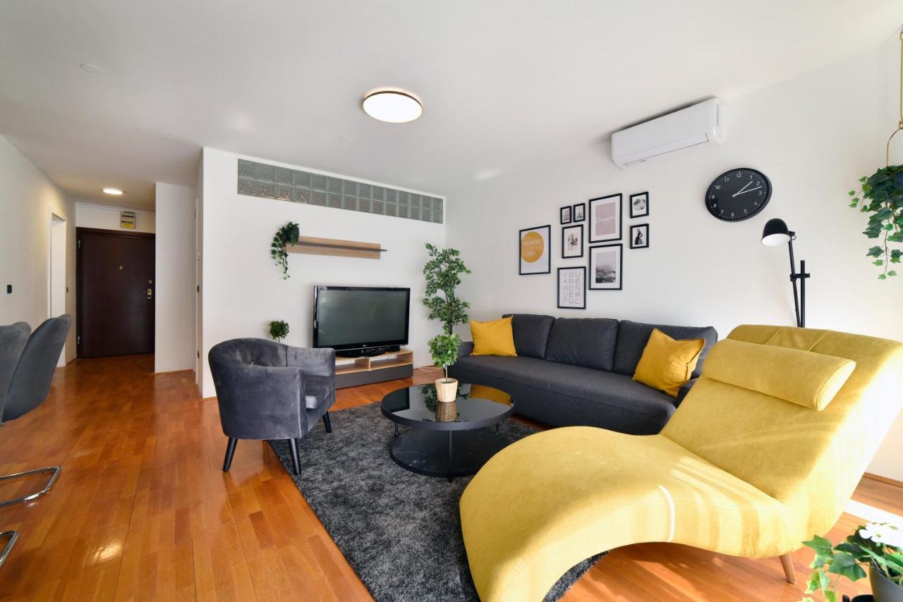 Lavir Apartment With Parking Zagreb Exterior photo